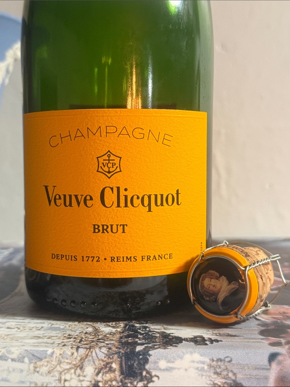 Veuve Clicquot Yellow Label Champagne EMPTY BOTTLE - shelf deco... - Picture 4 of 5